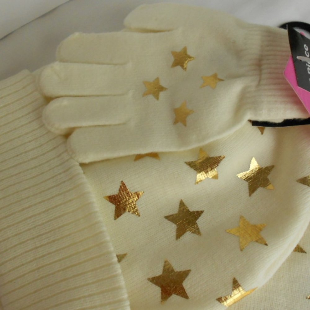 Berkshire Fashions Teen Or Child Knit Cap, Scarf and Gloves 3pc. Set - Picture 2 of 7